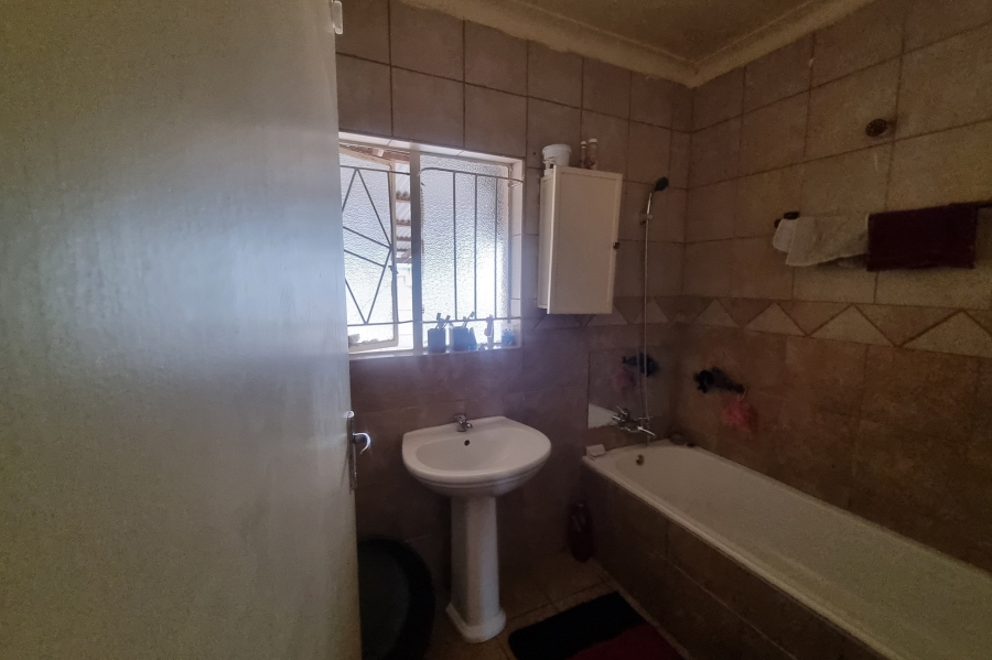 3 Bedroom Property for Sale in Roosheuwel North West